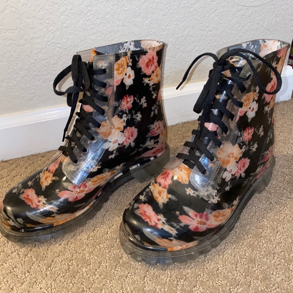 Flower print rubber boots